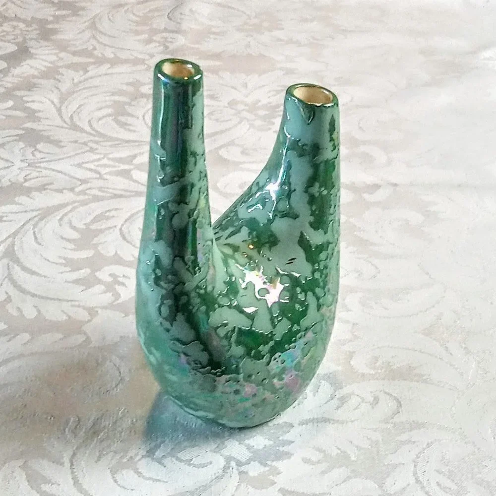 MG Green Polished/Matte Dual Bud Flower Vase